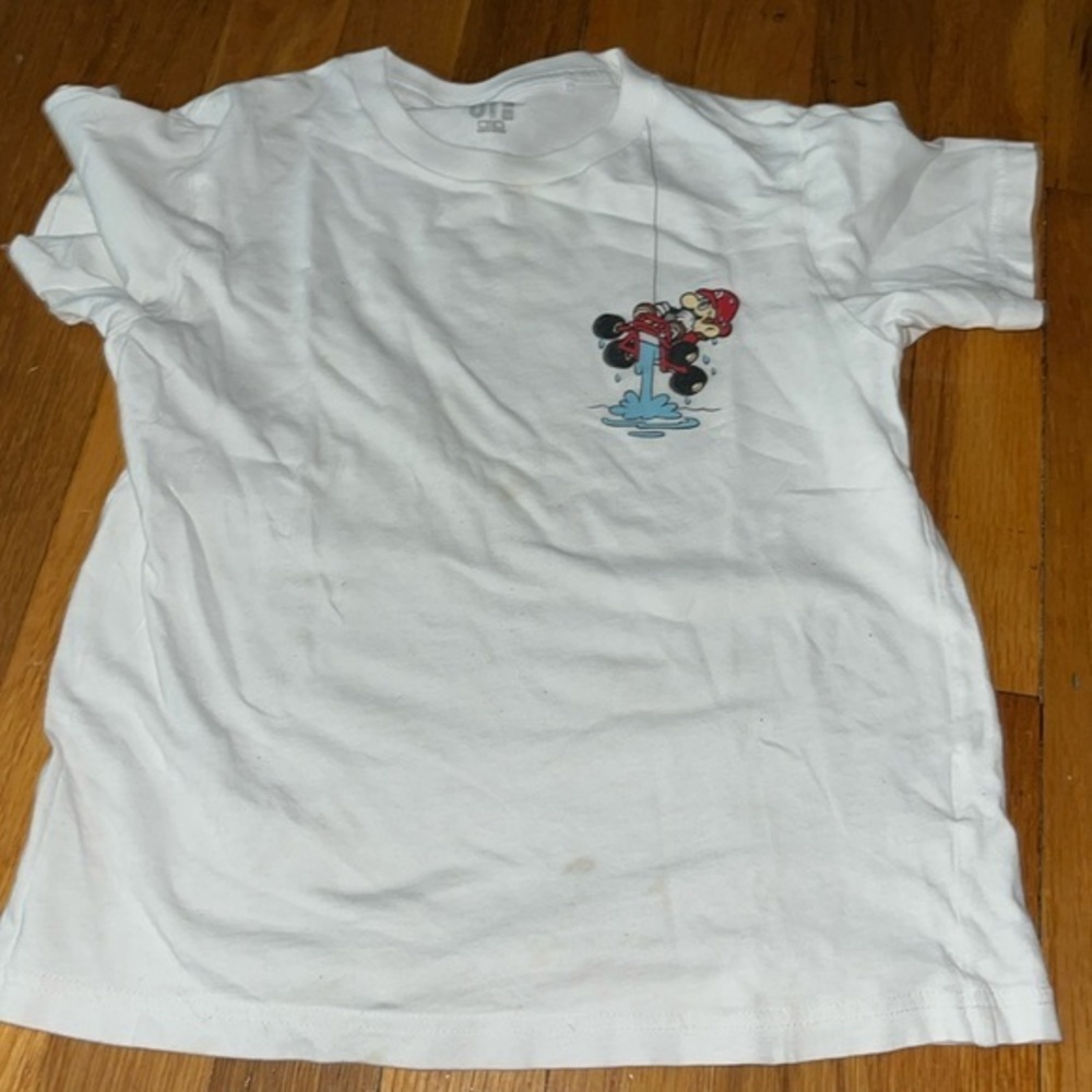 Super Mario Kart Uniqlo t shirt 7-8 fit is 5/6 gently used see pics.